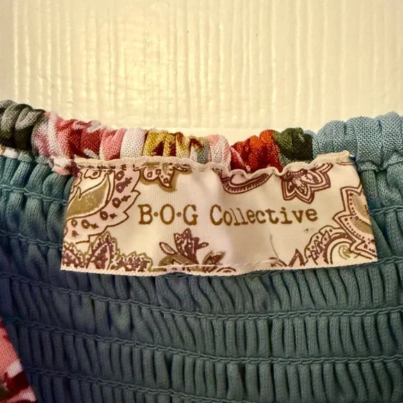 Chic Floral Midi Dress in Blue and Red - Picture 3 of 5